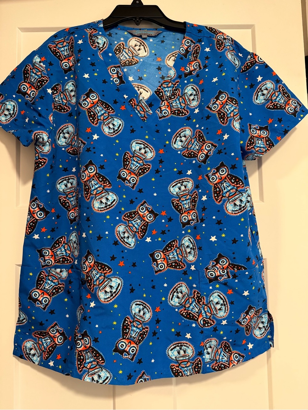 Blue Owl-Print scrub top serene uniform size medium
